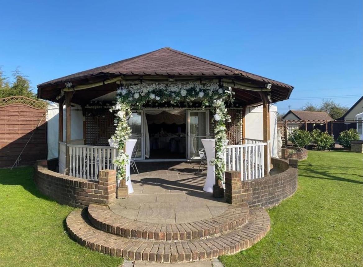 Rettendon Lodge Battlesbridge Exterior photo
